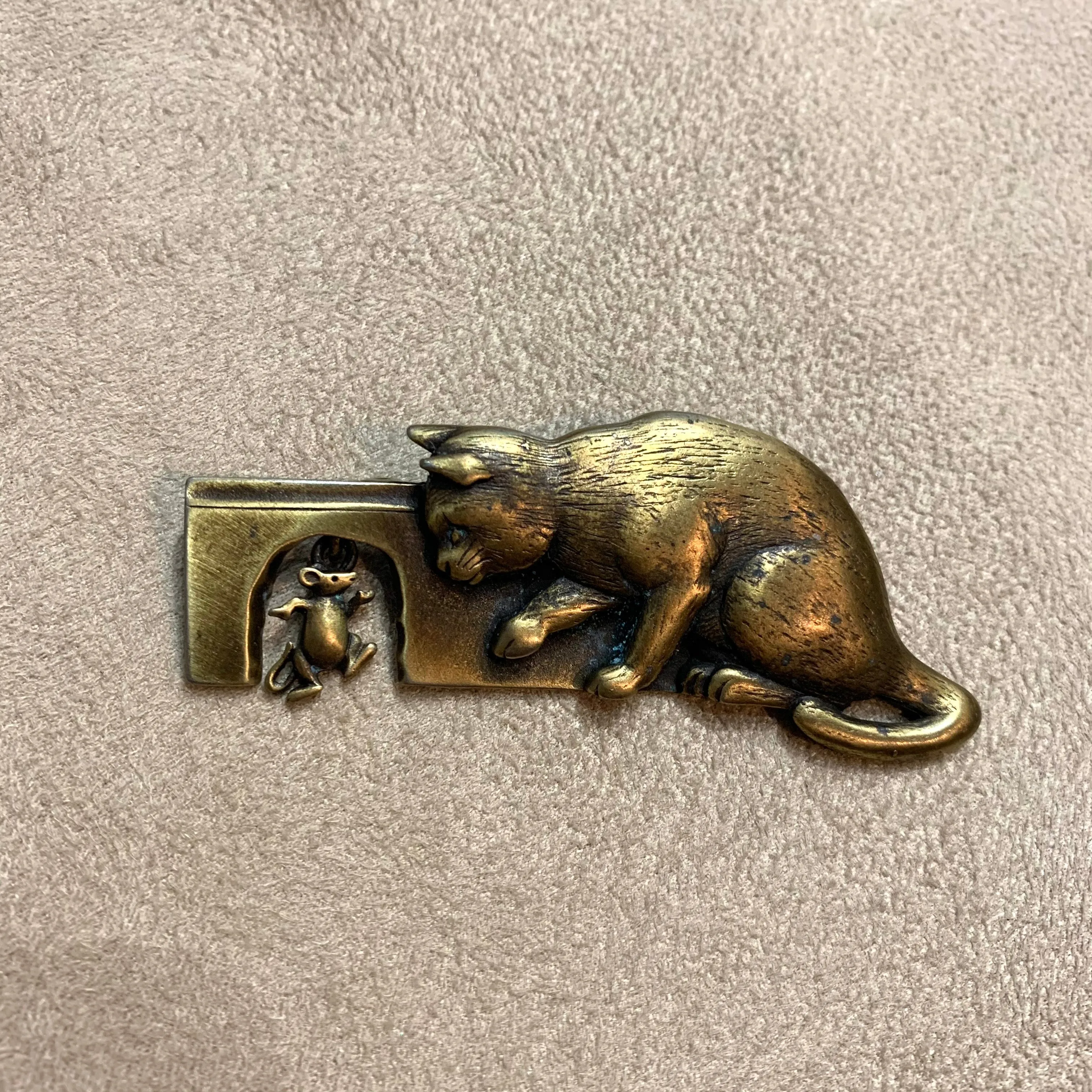 Cat and mouse brooch by JJ in gold colour