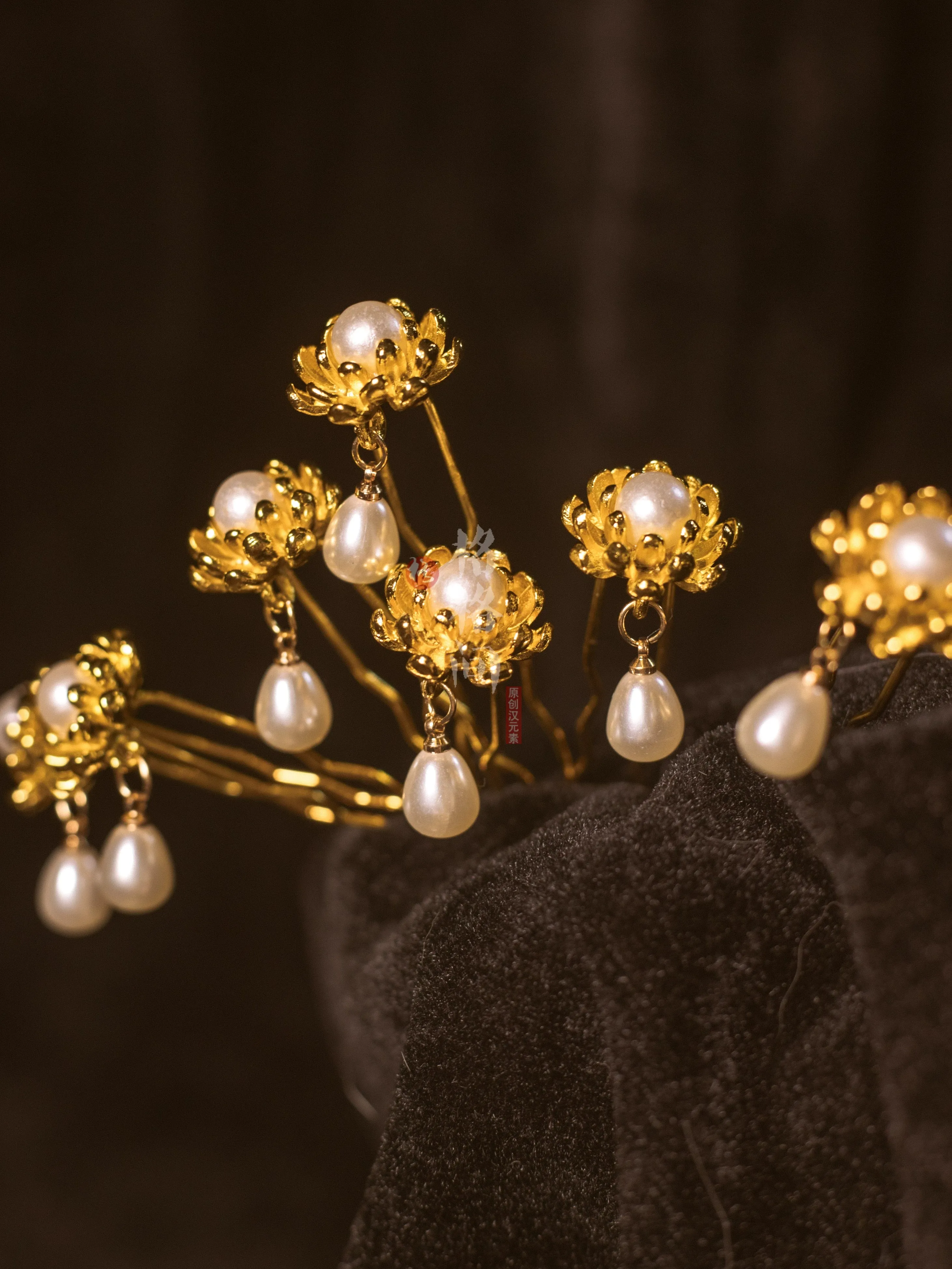 Dian Zhui 点缀 Golden Lotus Pearl Drop Song Ming Hairpins