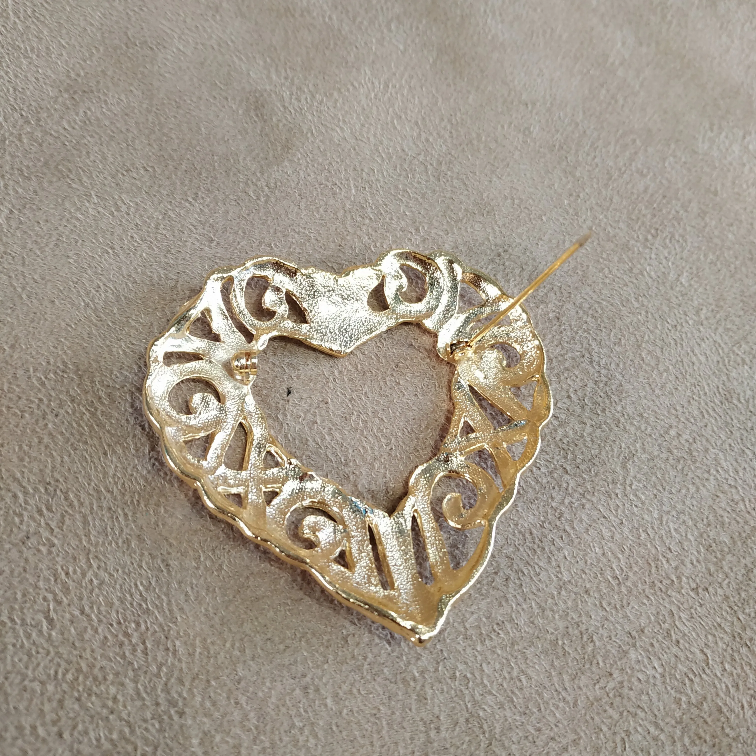 Gold filagree open heart brooch