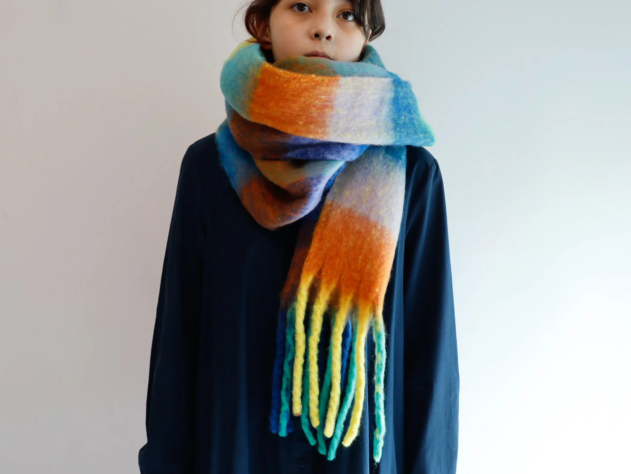 <A15>  OVERSIZED Scarf