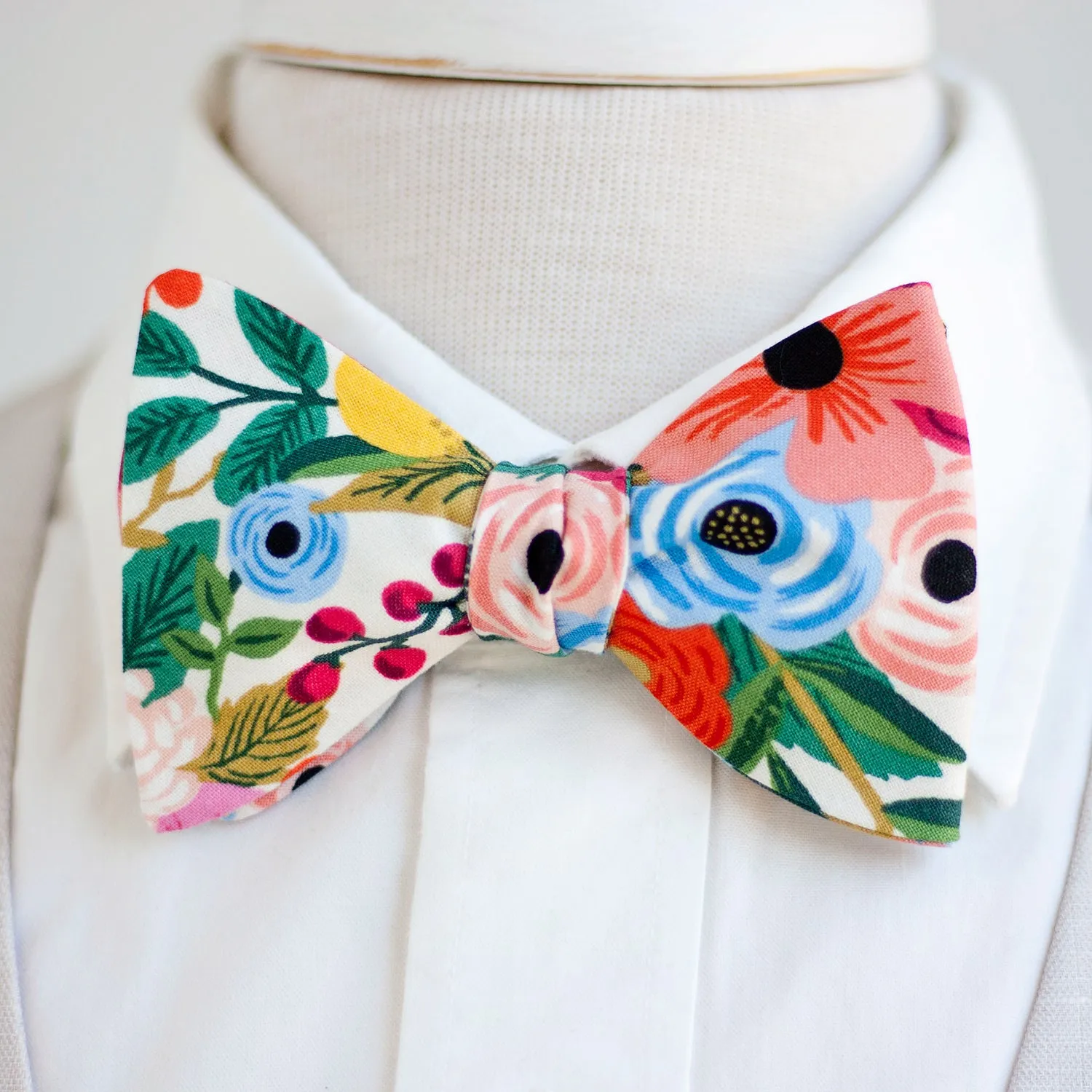 Men's Freestyle Self-Tie Bow Tie / Garden Party In Cream