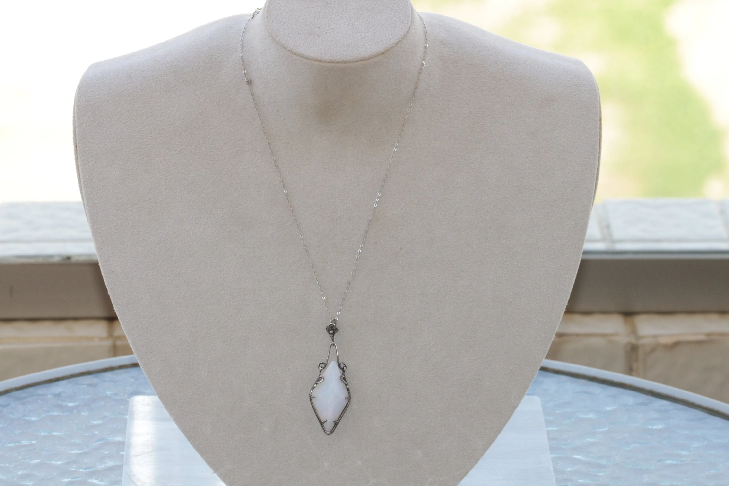 MOONSTONE NECKLACE