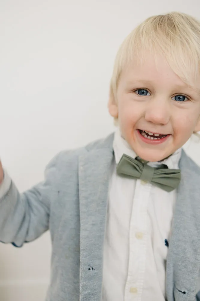 Sage Bow Tie (Pre-Tied)