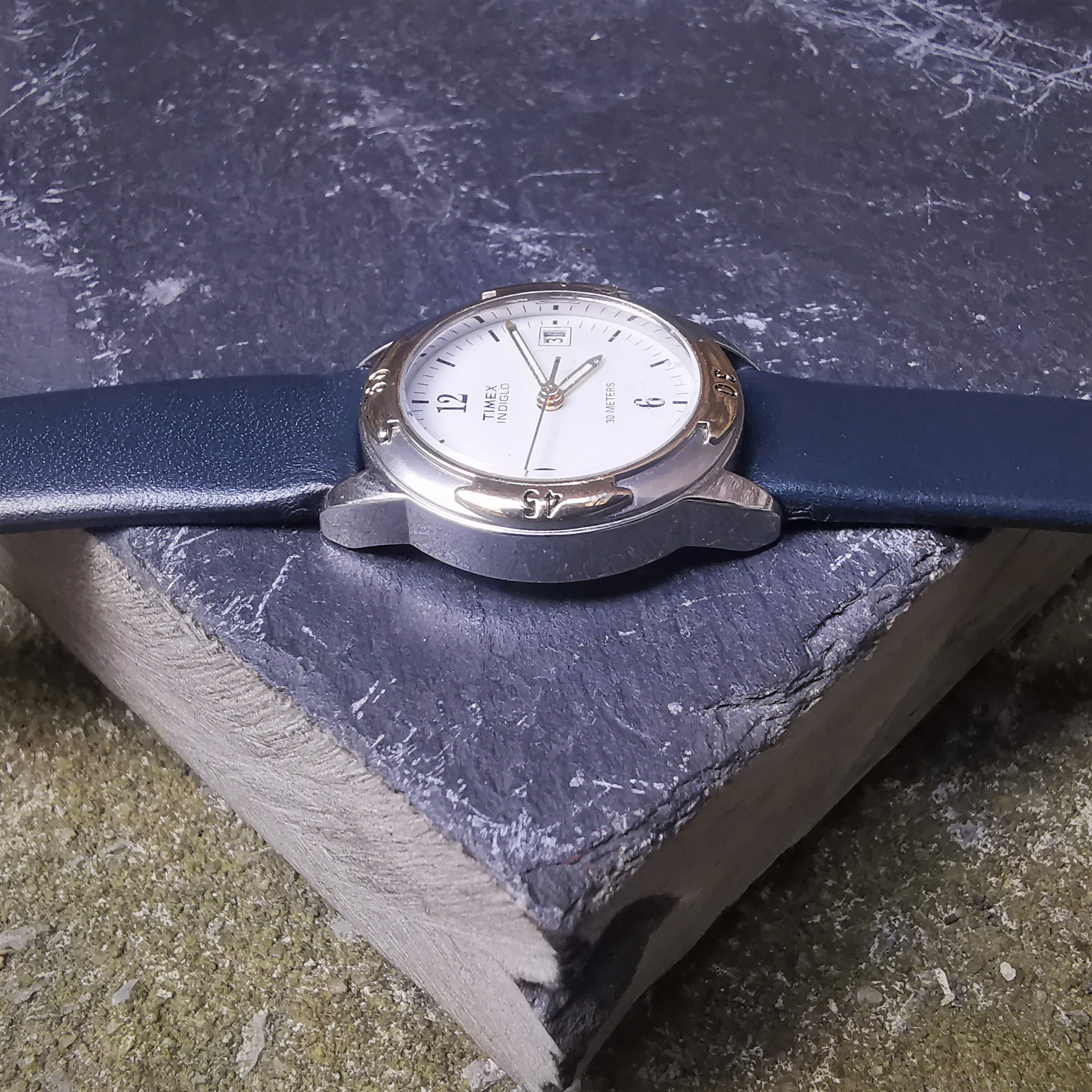 Vintage TIMEX Chrome And Gold Plated Women's Quartz Watch // Date Display // Genuine Leather Navy Strap // Indiglo Function